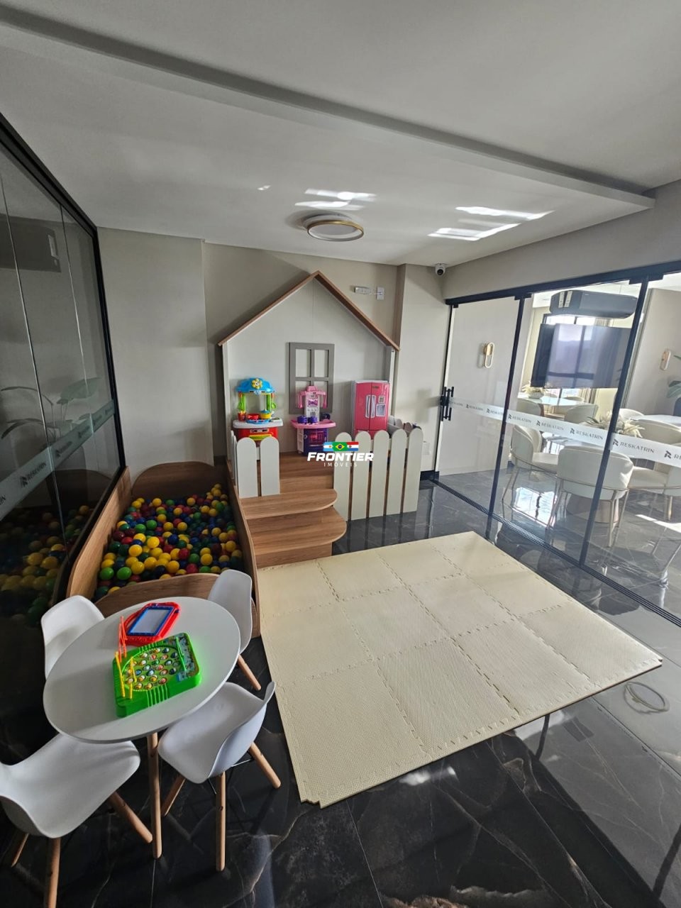 02 Su�tes pronto para morar em 100x, Porto Belo