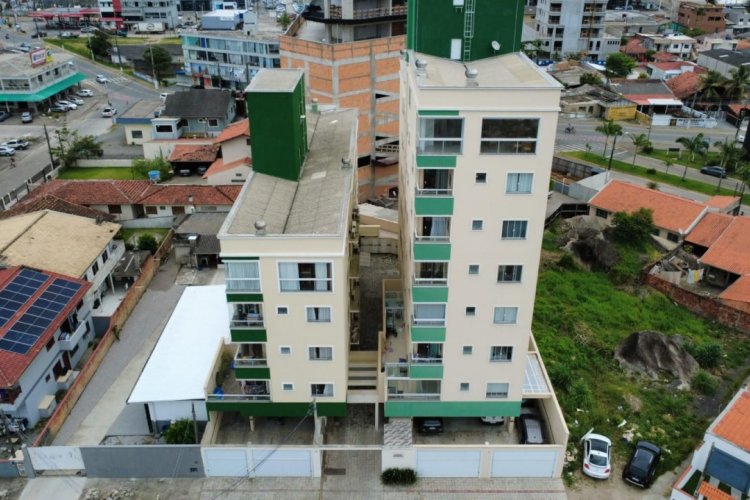 02 Su�tes mobiliado Bal. Perequ�