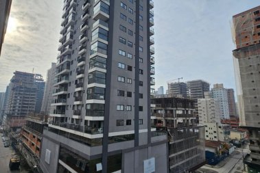 03 Quartos sendo 01 Su�te Itapema SC